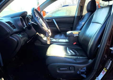 2012 Toyota Highlander Base z USA, uszkodzony, nr VIN 5TDBK3EH3CS094329